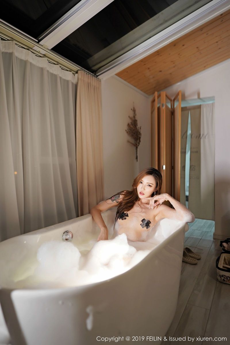 嗲囡囡性感女神梦小楠黑丝美腿&浴室湿身主题系列私房写真