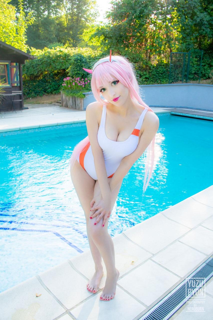 [cosplay]Yuzupyon - Zero Two Swimsuit